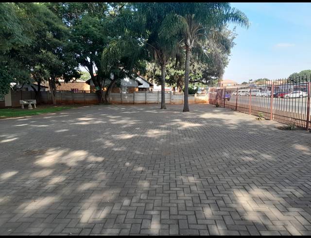 7 BEDROOM HOUSE FOR SALE IN RUSTENBURG CENTRAL